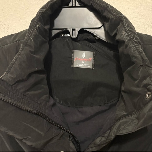 NWT Free People movement black cropped vest XS - Picture 2 of 8